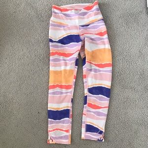 Lululemon size 4 cropped leggings w/ leg detail!